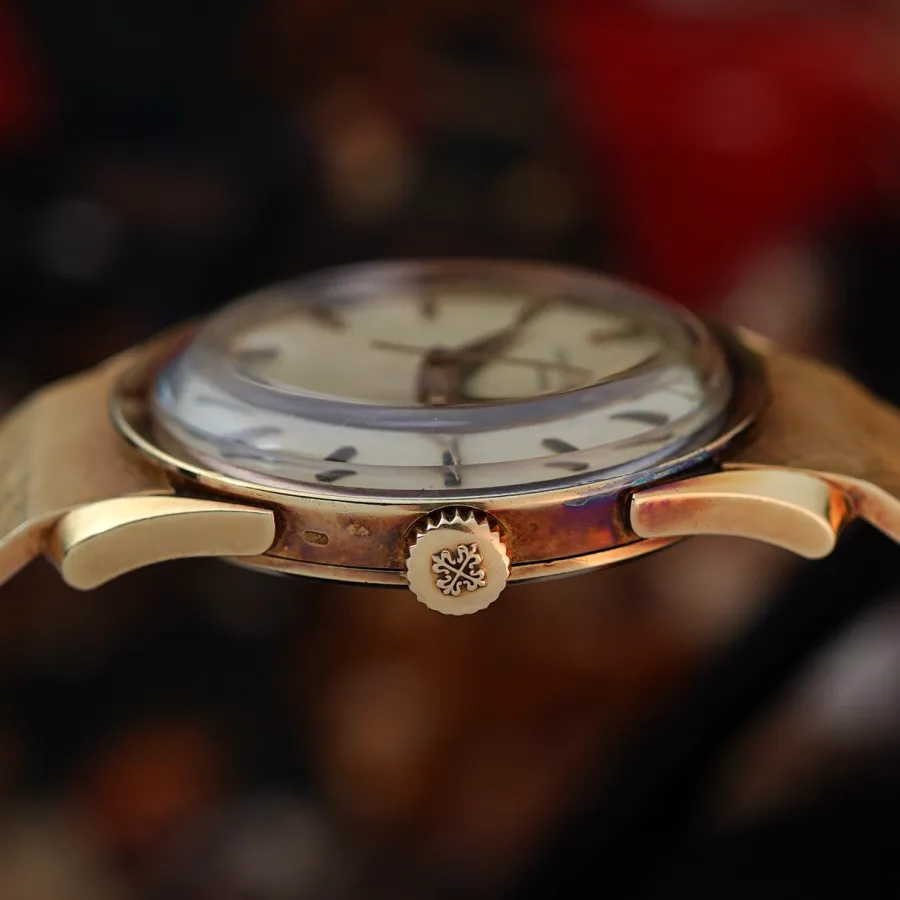 Patek Philippe Calatrava 2586 Gold Bracelet - tiefe Goldpunze auf dem Gehäuse, originale Calatrava-Krone