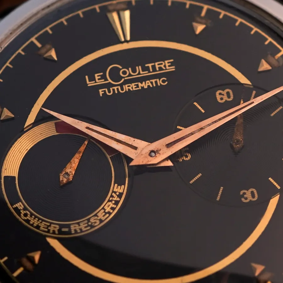 LeCoultre Futurematic E501 Box und Papiere - atemberaubendes schwarzes Zifferblatt mit goldenem Druck und Dauphine-Zeigern