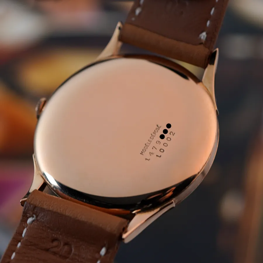 Universal Genève Freccero 10002 Honeycomb Dial - intakte Gravuren auf dem boden
