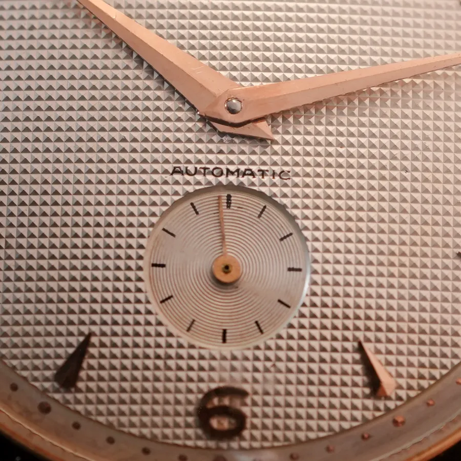 Universal Genève Freccero 10002 Honeycomb Dial - Unterregister mit laufender Sekunde