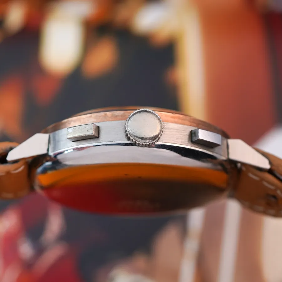 Niga Chronograph Copper Gilt Dial - rechteckige Chrono-Drücker