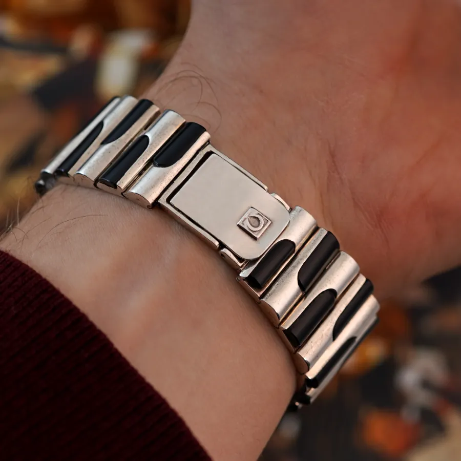 Omega DeVille 8272 Jeux d'Argent Emerald "Grima" - Omega logo on the clasp