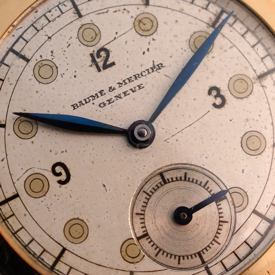 Baume & Mercier Time Only 18k Gold - Flexible Lugs - ehrliche Patina auf dem exotischen Zifferblatt