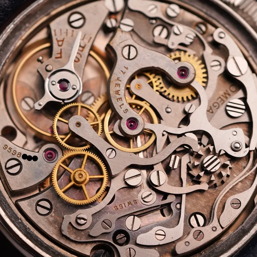 Omega Chronograph CK2077-2 Exotic Blue Dial - legendäres Kaliber 33.3 von Omega