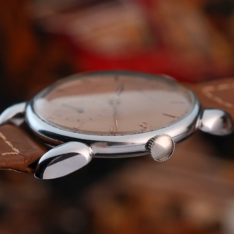 Zenith 1950s Dresswatch - Salmon Dial - elegantes Gehäusedesign