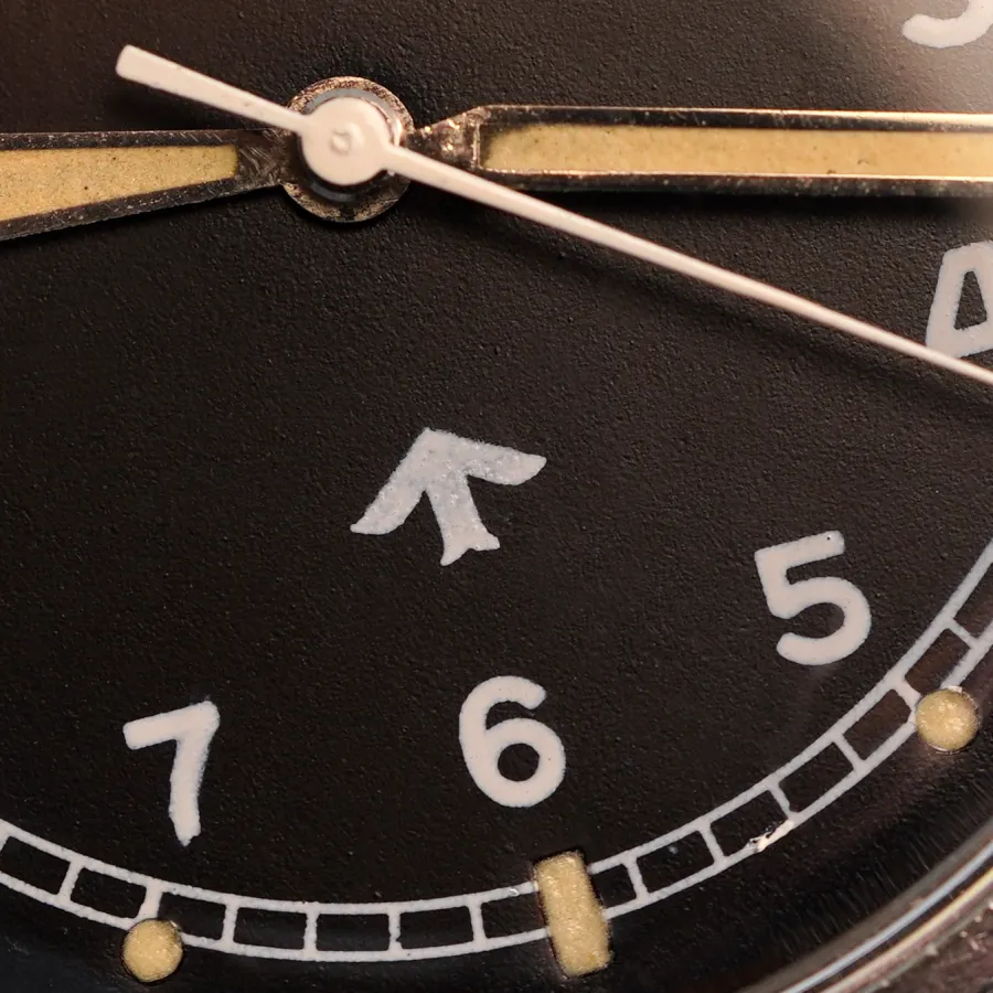 Omega British Military RAF 2777-1 SC - Fat Arrow - kennzeichnendes Merkmal: Fat Arrow