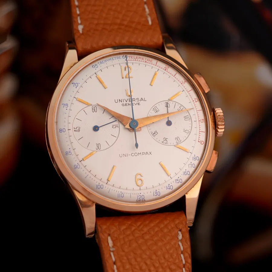 Universal Genève Uni-Compax 124103 - red telemeter scale, blue tachymeter scale