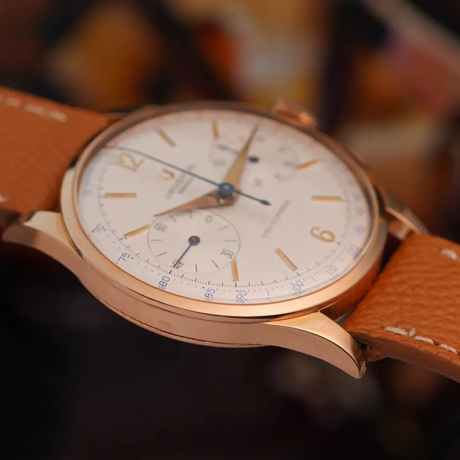 Universal Genève Uni-Compax 124103 - 18k pink gold case