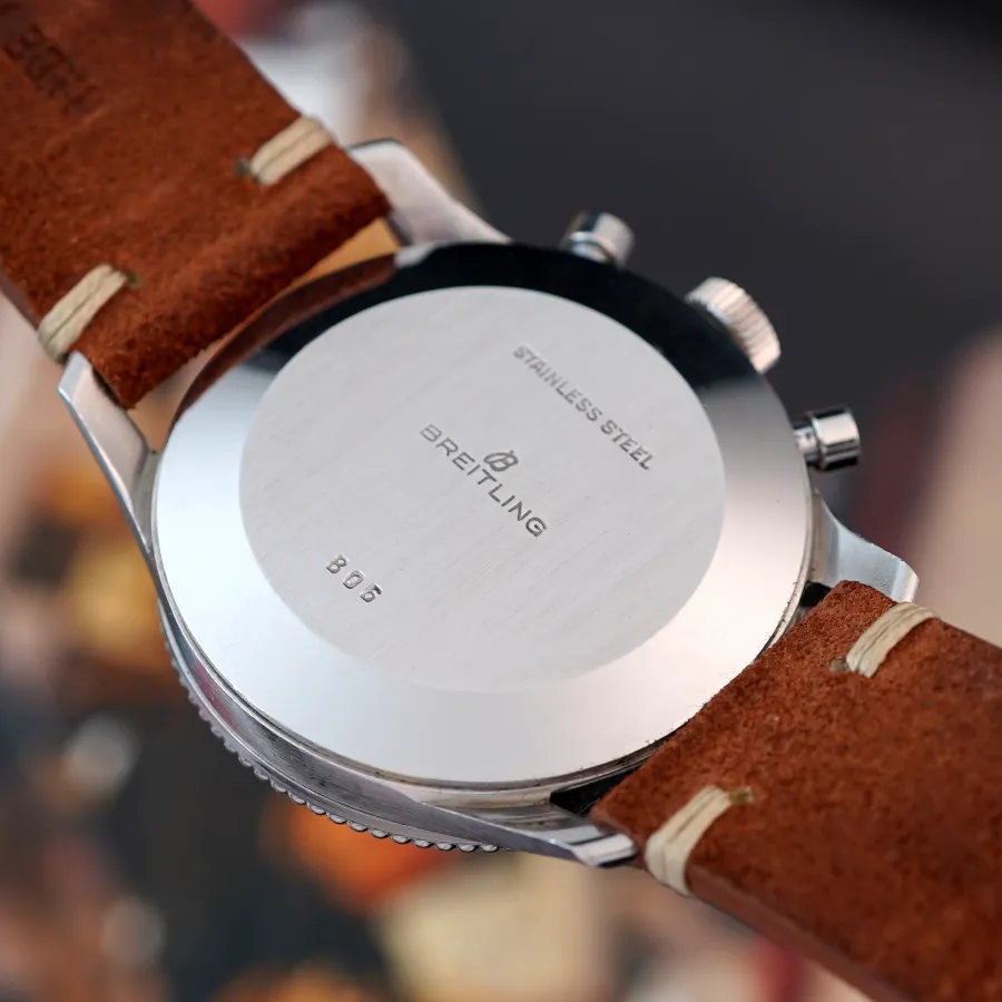 Breitling Navitimer 806 AOPA - deep engravings on the back