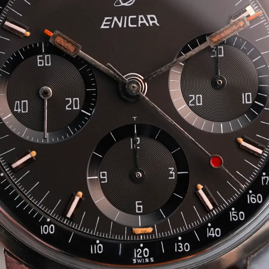 Enicar Chronograph 2303 - makelloses Zifferblatt mit originaler Leuchtmasse