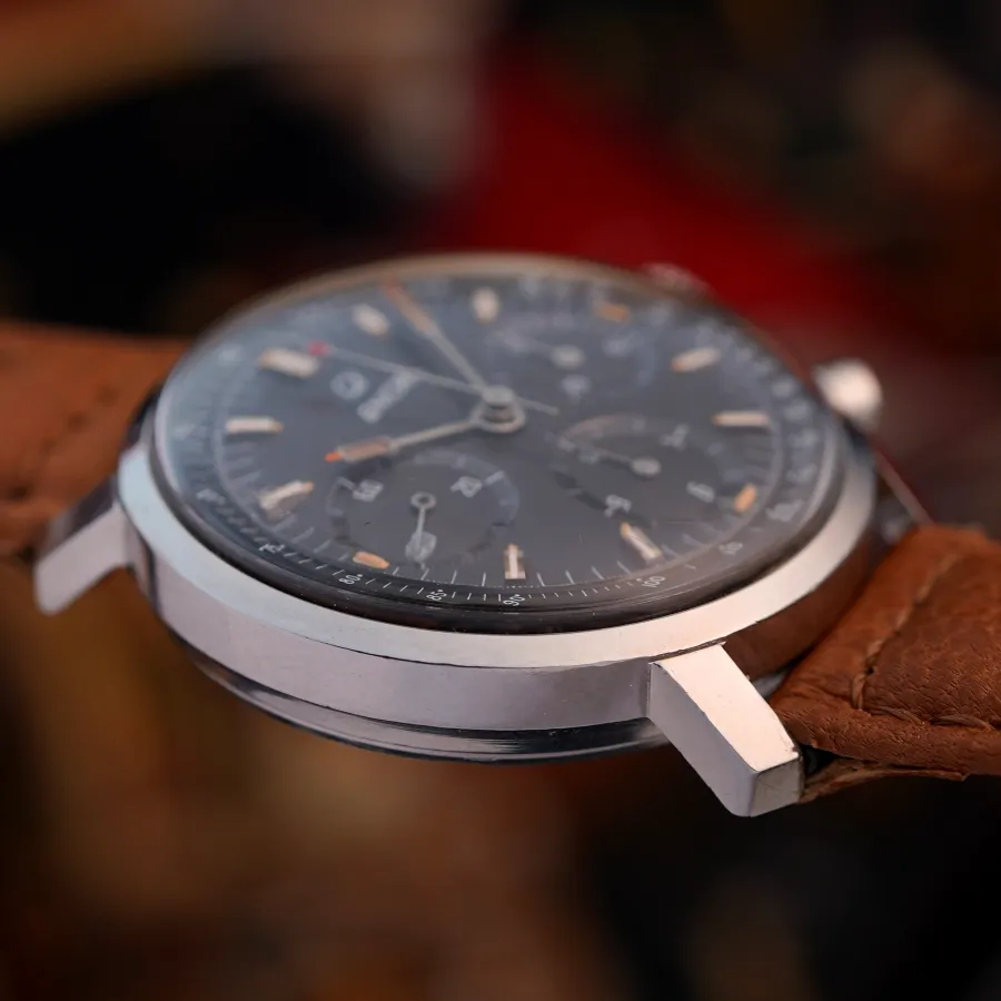 Enicar Chronograph 2303 - scharfe intakte Kanten