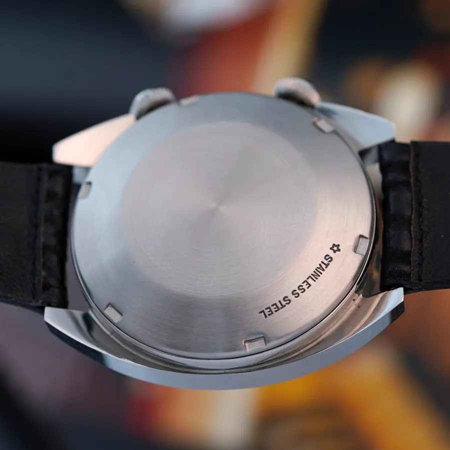 LeCoultre Memovox 3072 Egg - screw-down case back with deep engravings