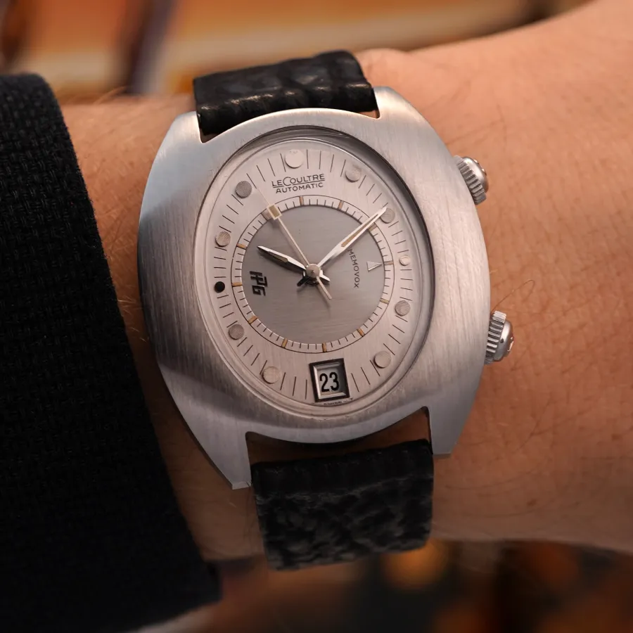 LeCoultre Memovox 3072 Egg - futuristic design