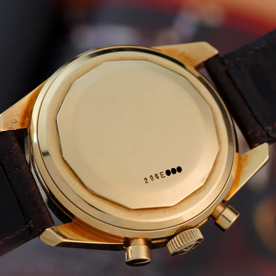 Zenith El Primero G381 Like NOS - screw-down case back with deep engravings of the serial number