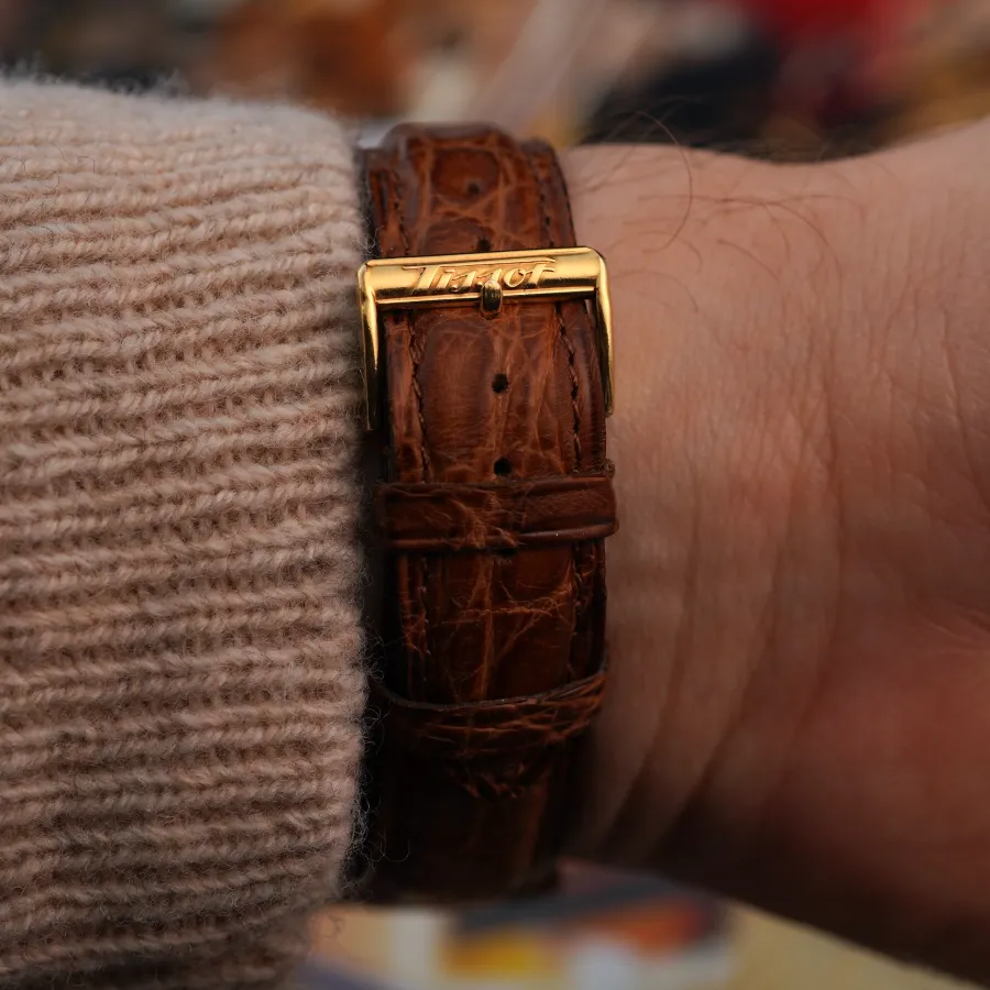 Tissot Navigator Worldtimer 4002-50 NOS - golden Tissot clasp