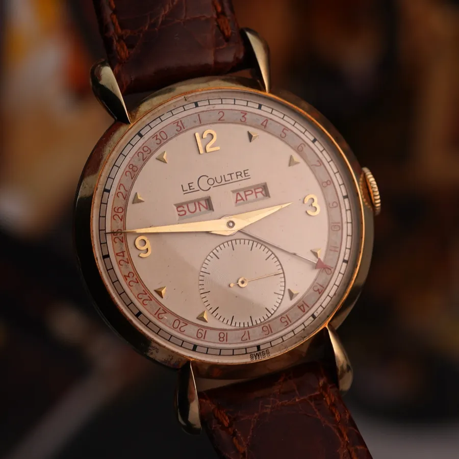 LeCoultre Triple Calendar 2721 - 36 mm Gehäuse mit exotischen Teardrop-Bandanstößen