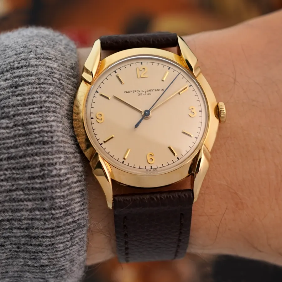 Vacheron Constantin 4418 - Flame Lugs - a rare vintage wristwatch for a stylish person