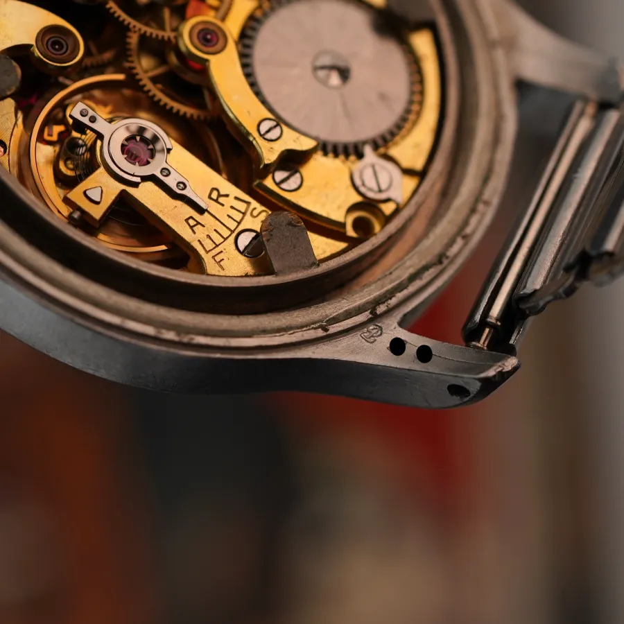 Longines Tre Tacche 22243 Salmon Dial - matching batch number on the lug