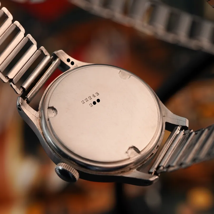 Longines Tre Tacche 22243 Salmon Dial - screw-down tre tacche case back, deep engraving of the reference and batch number