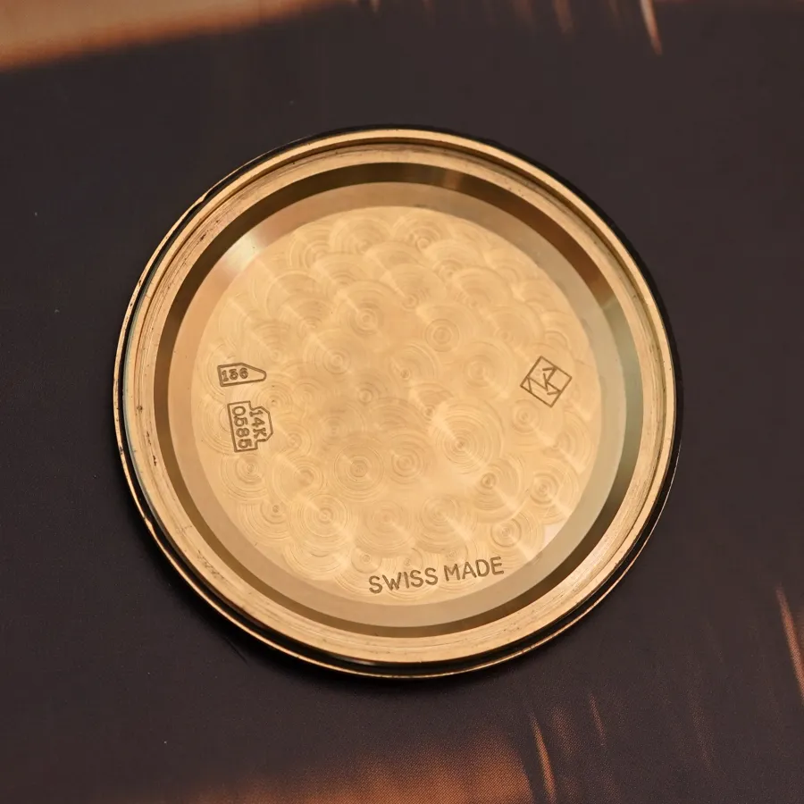 Movado-Zenith El Primero Gold - correct engravings inside the back