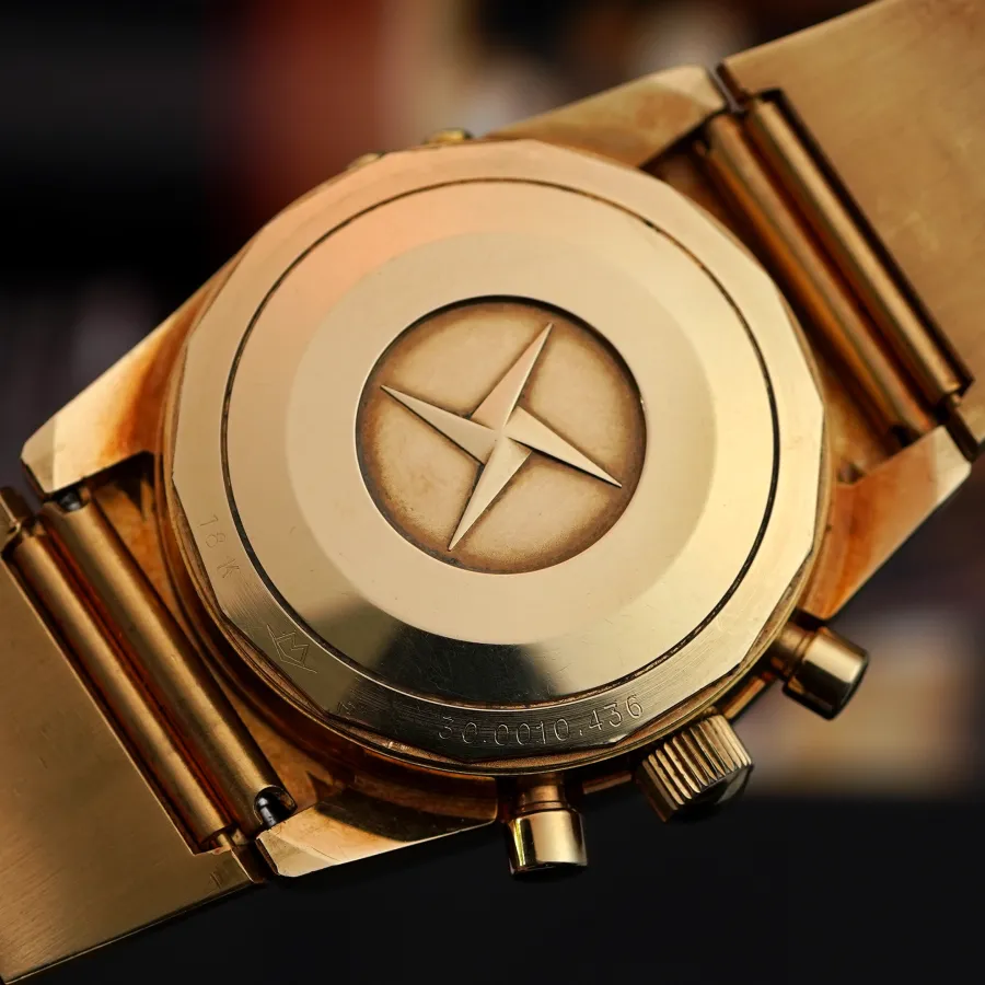 Movado Astronic HS360 30.0010.436 - 18k Gold - deep engravings on the screw-down case back