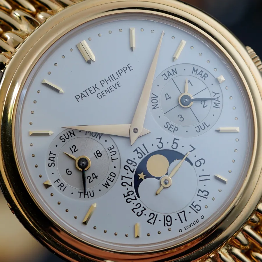 Patek Philippe Ewiger Kalender 3945/1 Original Accessories - opalin-silbernes Zifferblatt in makellosem Zustand