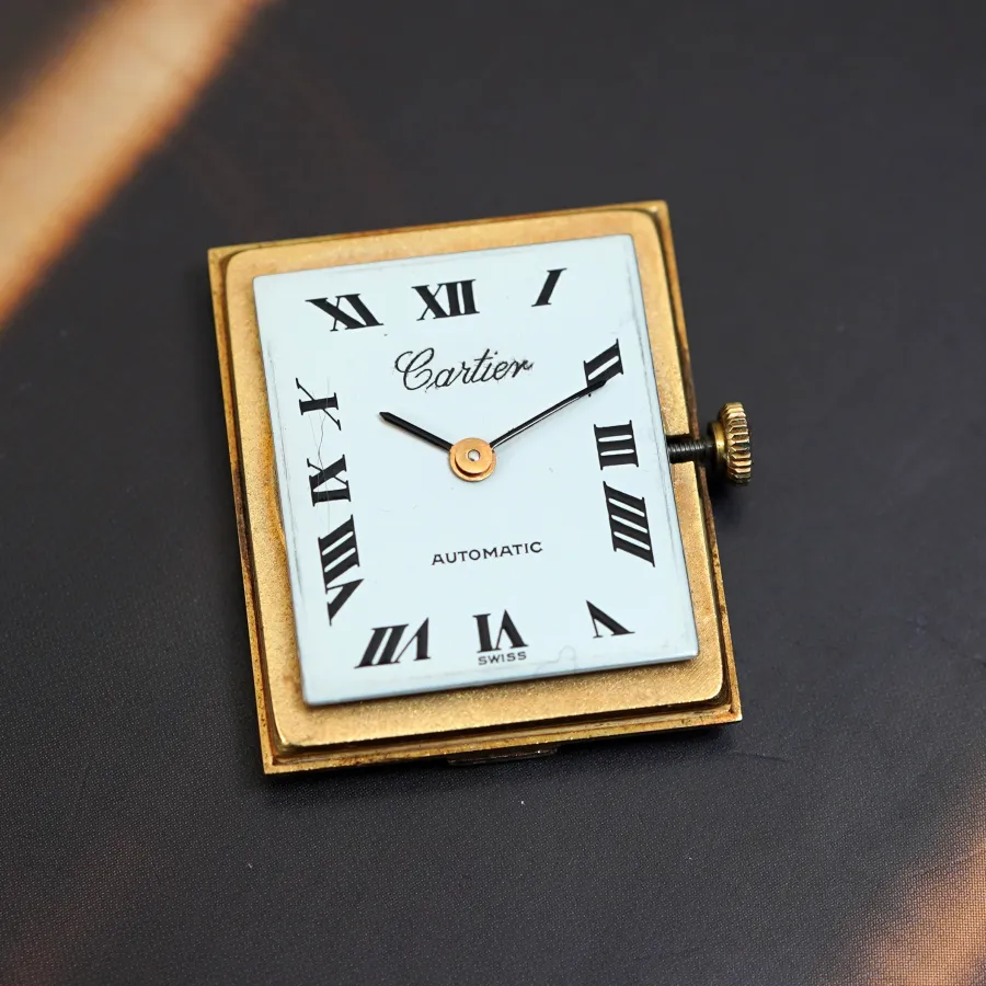 Universal Genève Tank 124102/03 Retailed By Cartier - originales weißes Emaille-Zifferblatt