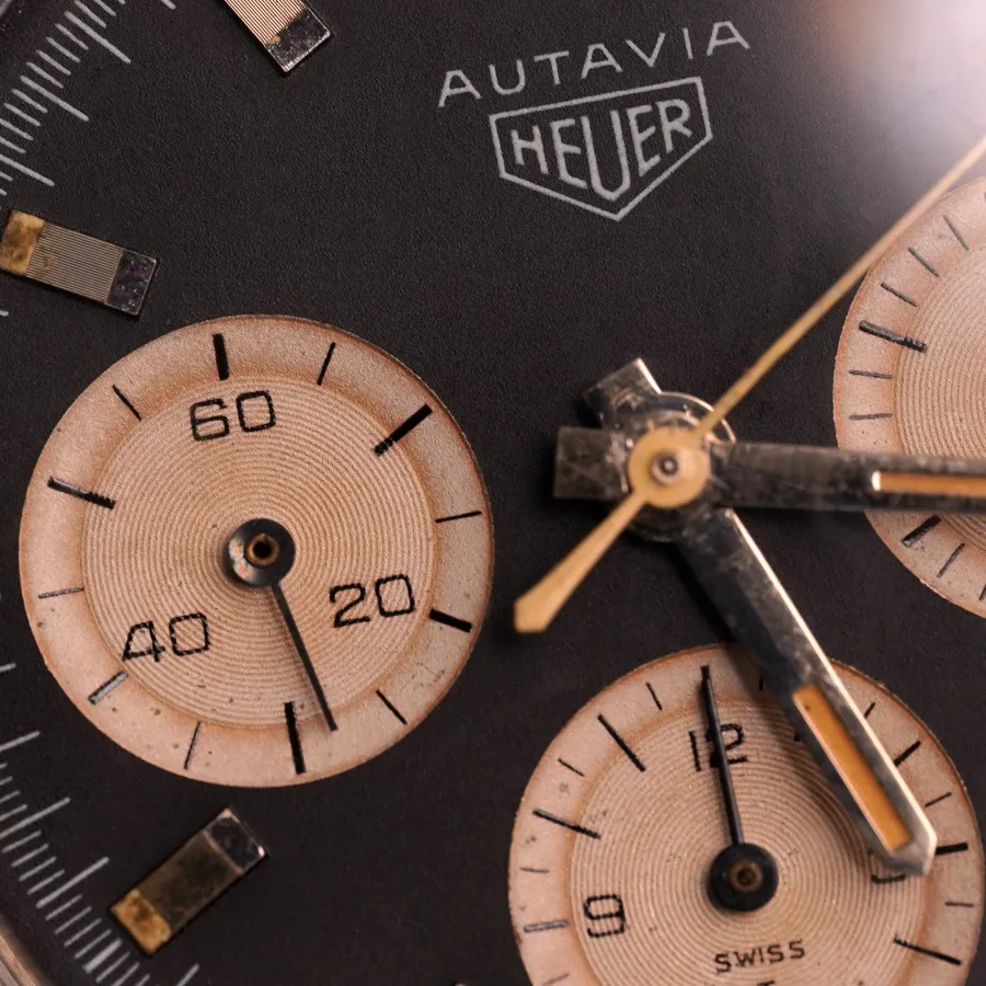 Heuer Autavia 2446C Reverse Panda Dial - authentisch und gleichmäßig gealterte Hilfszifferblätter