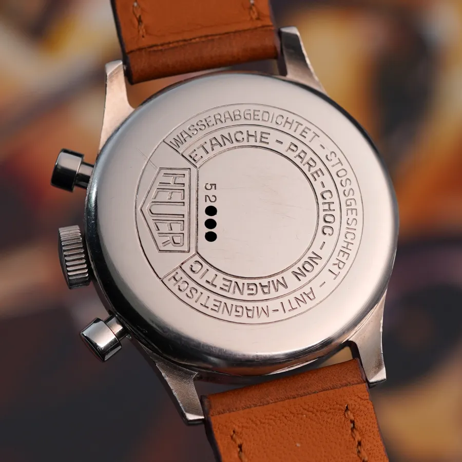 Heuer Pre-Carrera 2406 Two-Tone Multicolor Dial - tiefe Gravuren auf dem Außenboden