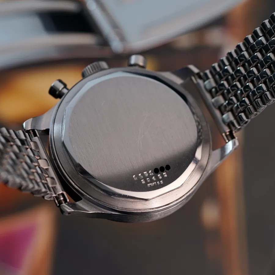 Universal Genève Compax 22499 Two-Tone Dial - crisp engravings on the back: serial number, reference number and 'SWISS'