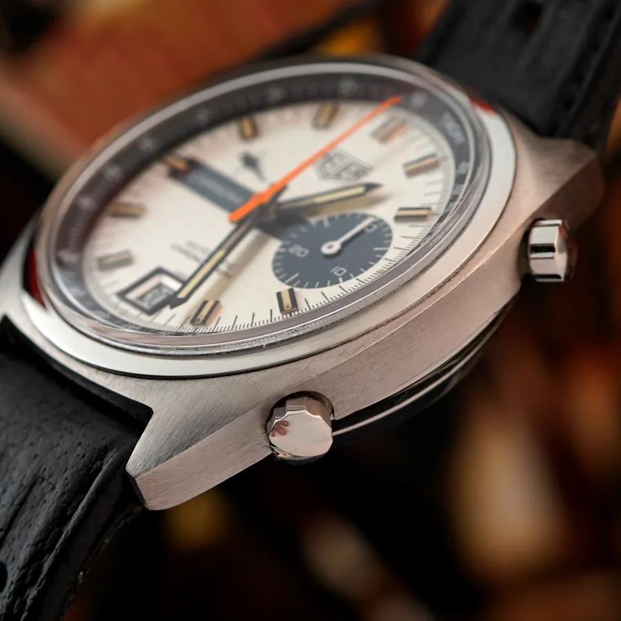 Heuer Carrera 1553 S - intact lines of the case, original fluted chrono pushers