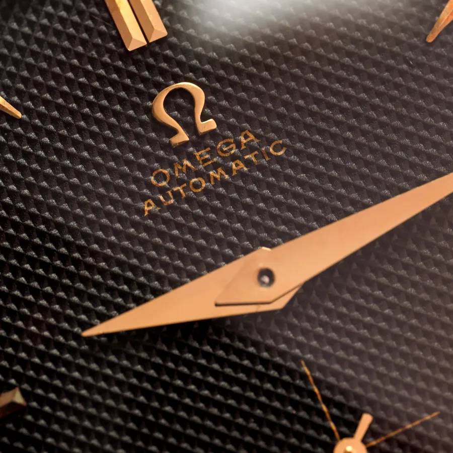Omega Cioccolatone 3903 Black Waffle Dial - aufgesetztes Omega Logo