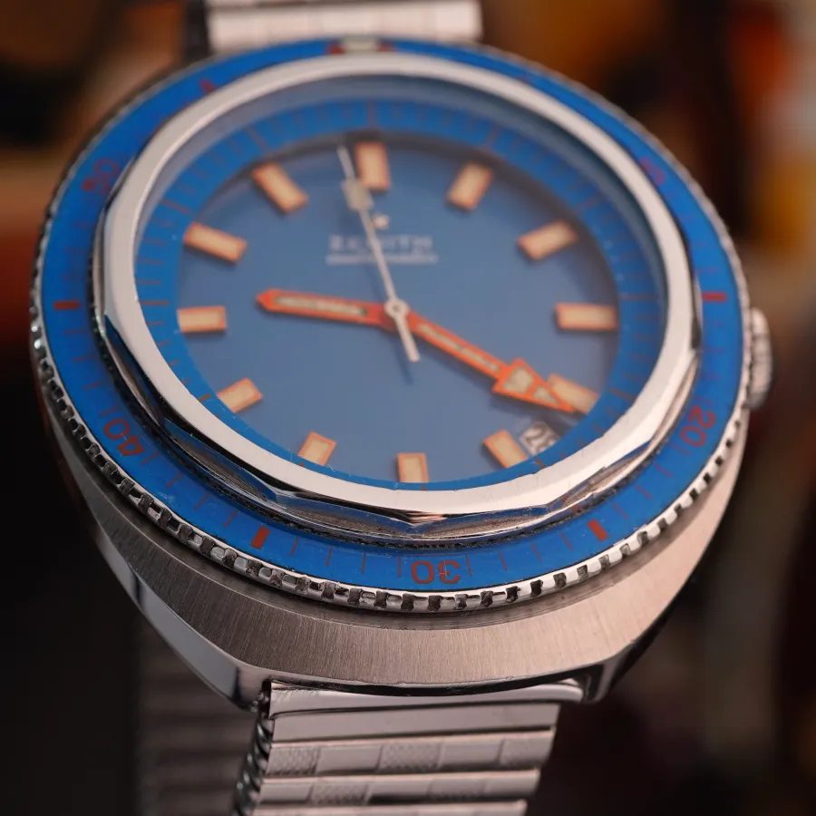 Zenith Diver A3637 Big Sea Blue - intact sunburst finish on the case