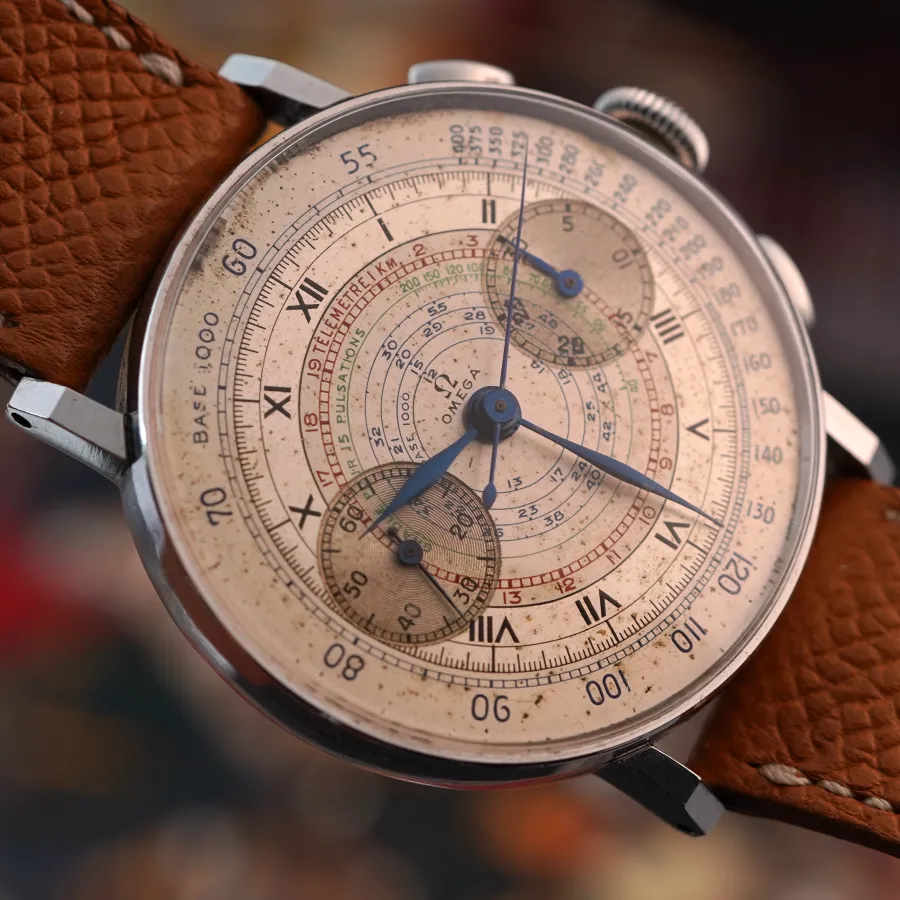 Omega Chronograph CK2393 Multicolor Dial Olive Pushers - abgewinkelte Bandanstöße