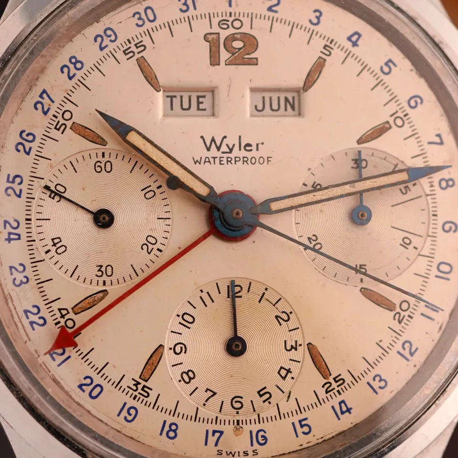 Wyler Triple Calendar Chronograph Waterproof - das originale Zifferblatt mit Vollkalender und seltener „Waterproof“-Schriftzug