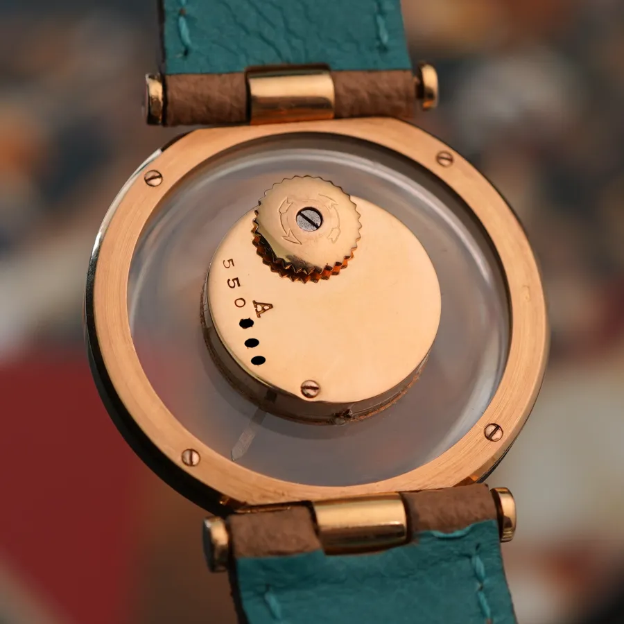 Jaeger-LeCoultre Mystery "Mystérieuse" - Aufzugskrone auf der Gehäuserückseite