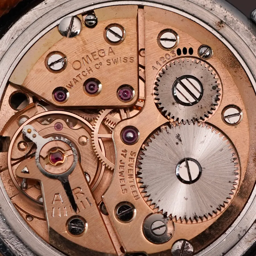 Omega Cosmic Triple Date Moonphase 2471/2 Black Dial - Handaufzugskaliber Omega 27 DL PC (später als Kaliber 381 bezeichnet)