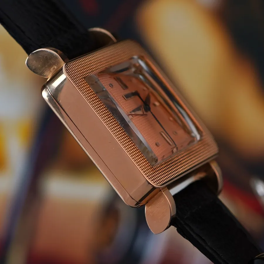 Universal Genève 106.553/1 Pink Gold - Pink Clous de Paris Dial - elegant lugs