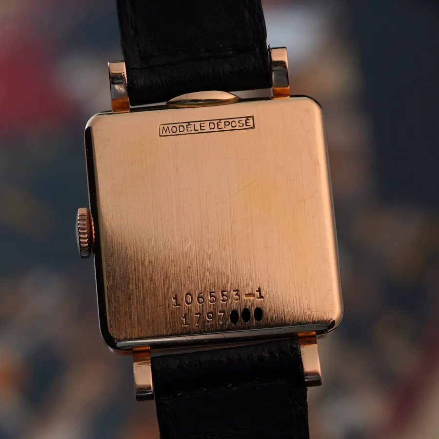 Universal Genève 106.553/1 Pink Gold - Pink Clous de Paris Dial - deep engravings on the back