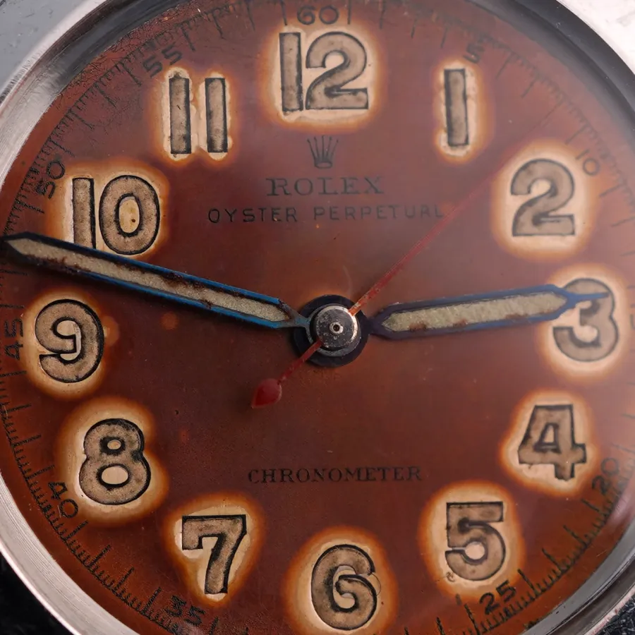 Rolex Oyster Perpetual 2940 Bubbleback - Unique Patina - the impressive tropical patina of an originally silver-colored dial