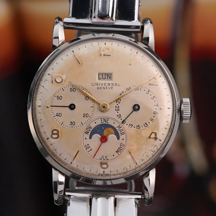 Universal Genève Triple Calendar Moonphase 21312 - an early Universal Genève triple calendar wristwatch from the 1940s