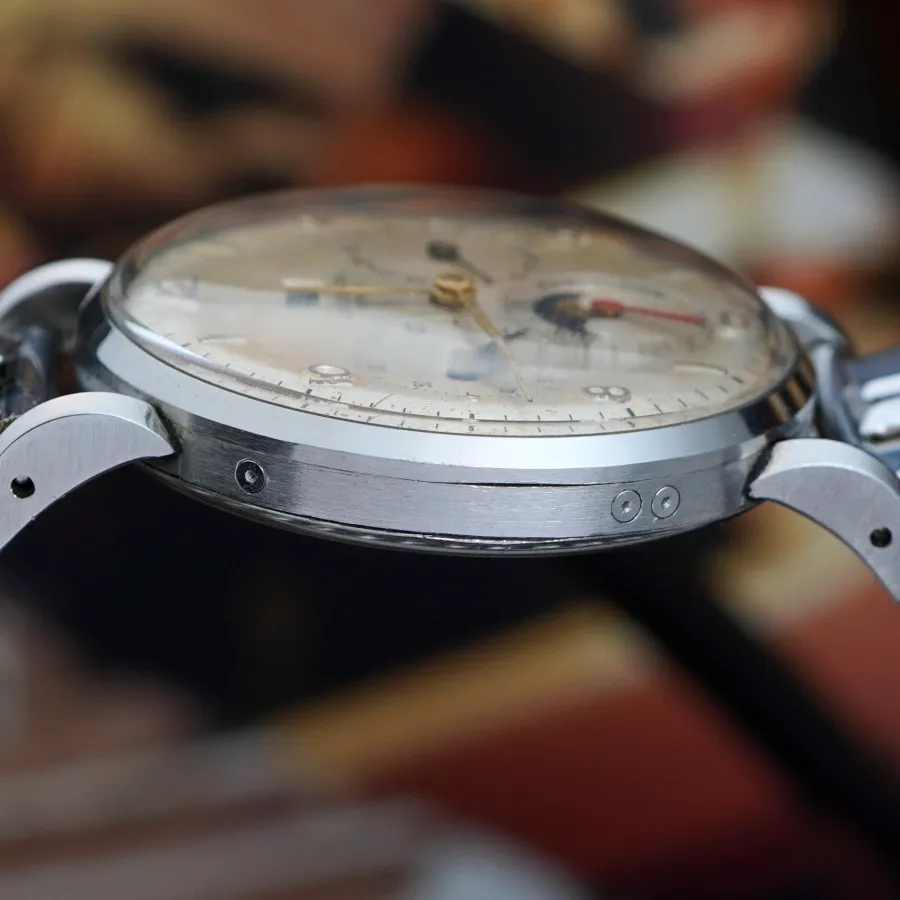 Universal Genève Triple Calendar Moonphase 21312 - pushers for direct calendar adjustment