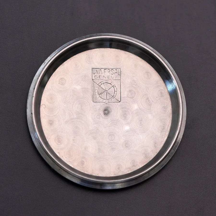 Universal Genève Tri-Compax 22297/1 Spillino - korrektes Universal Geneve Emblem im Boden