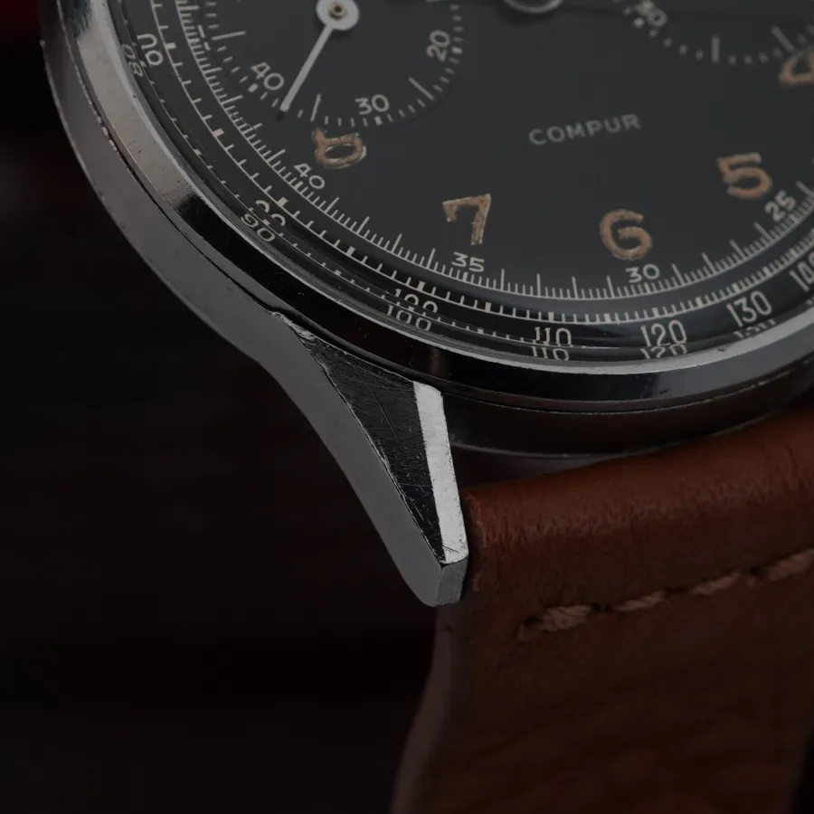 Universal Genève Compur 22519 - 37 mm - Black Dial - scharfe Gehäusekanten