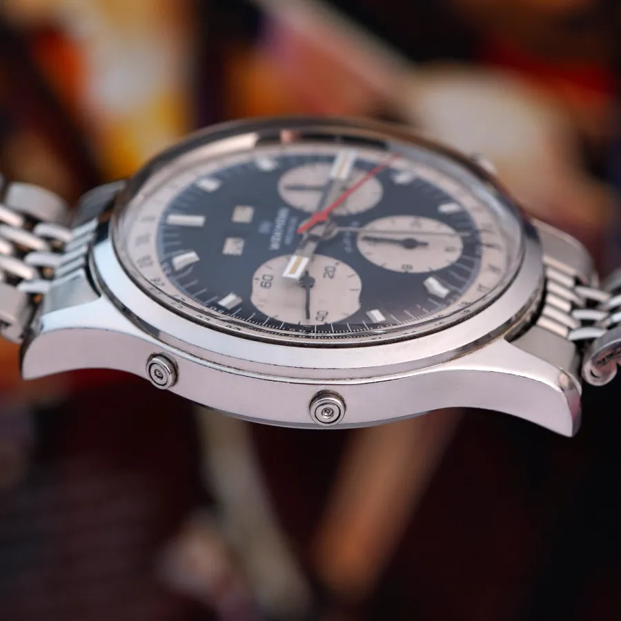 Wakmann Triple Date Chronograph 39 mm - pushers to set the calendar