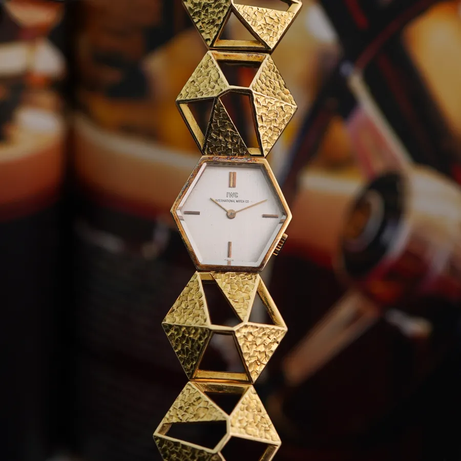 IWC R-148 – An Extraordinary 1970s Gold Jewelry Watch - Ein Meisterwerk der Schmuckkunst aus den 1970er-Jahren
