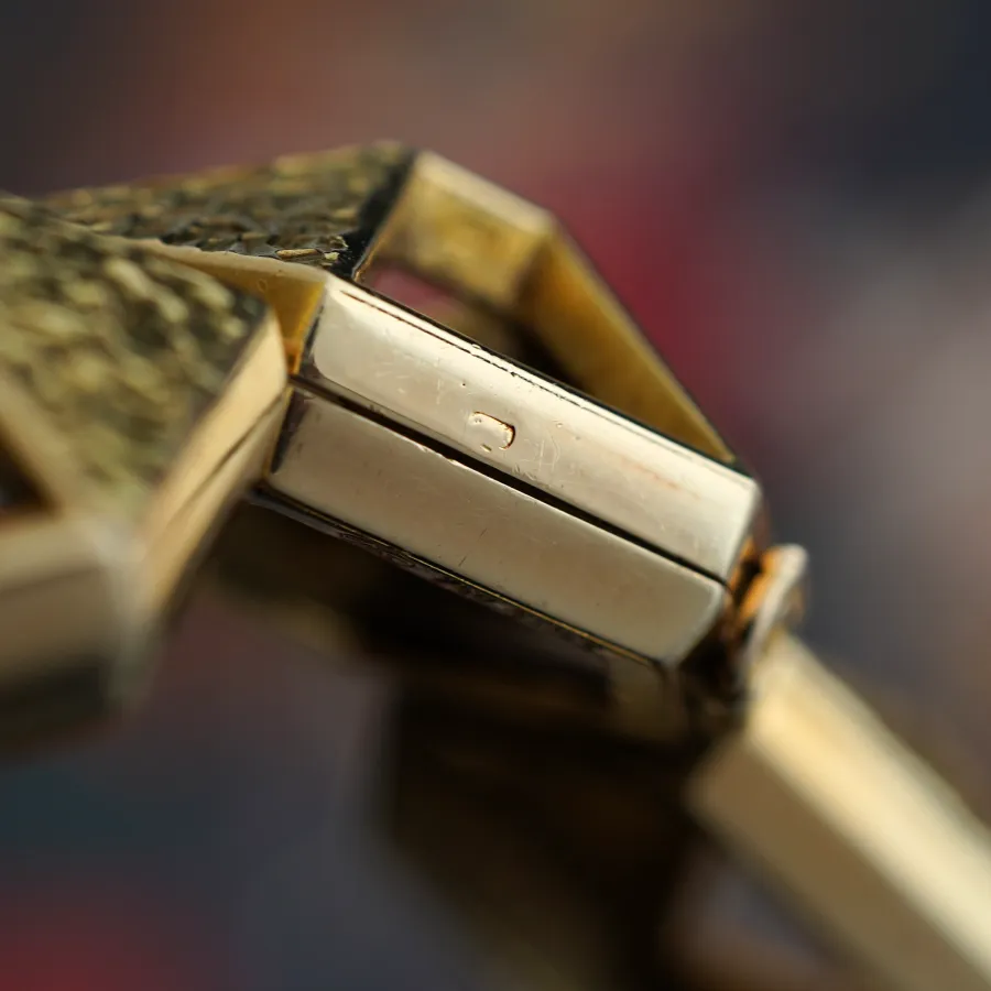 IWC R-148 – An Extraordinary 1970s Gold Jewelry Watch - intakte Goldpunze auf dem Gehäuse