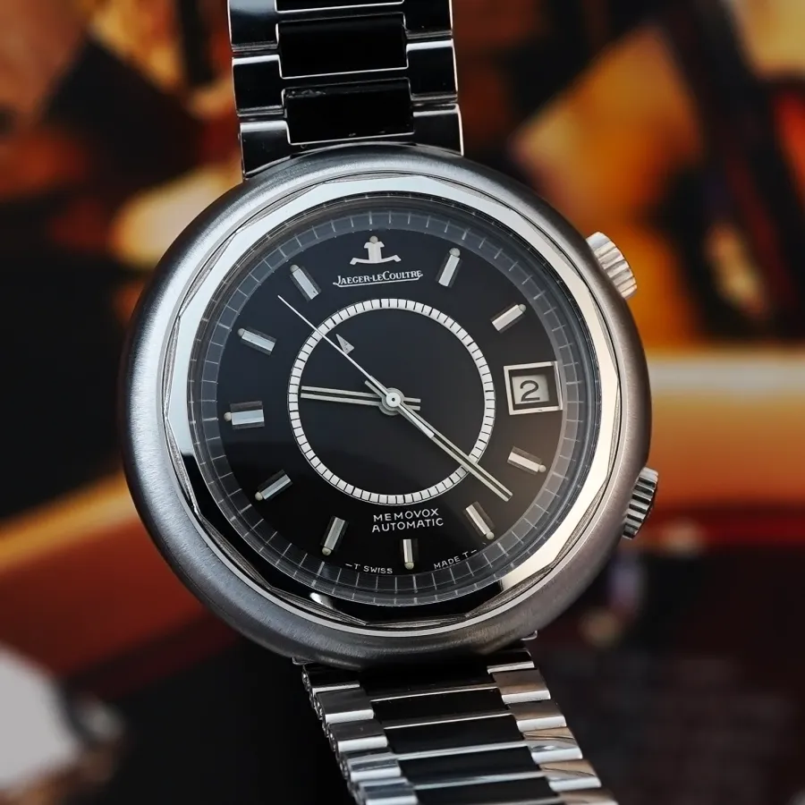 Jaeger-LeCoultre Memovox E877 Snowdrop - ungewöhnliches rundes Gehäuse mit verdeckten Bandanstößen