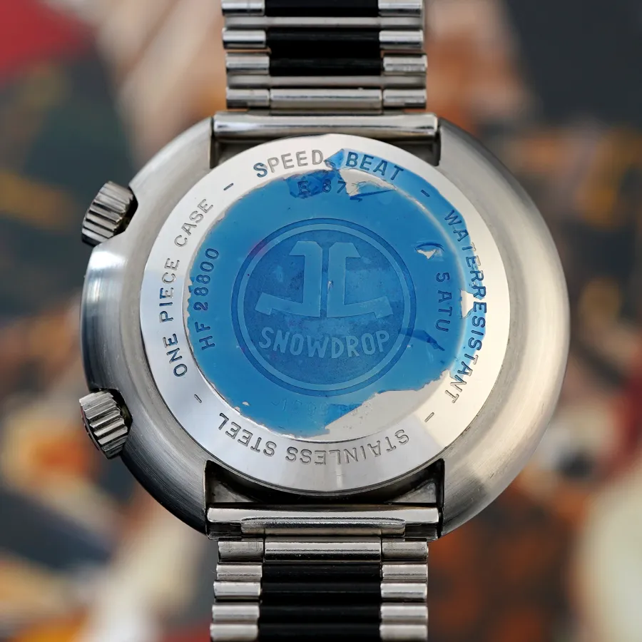 Jaeger-LeCoultre Memovox E877 Snowdrop - tiefe Gravuren auf dem Boden