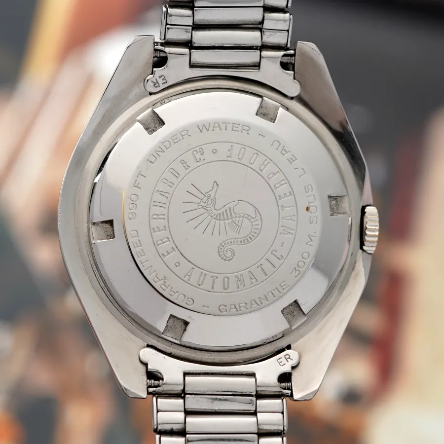 Eberhard Scafograf 300 11545-1 No Date Transitional - 300-metre water-resistance engraving on the caseback
